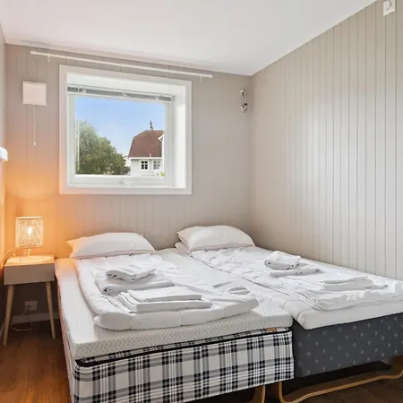 Cozy And Practical For Small Groups, Location *