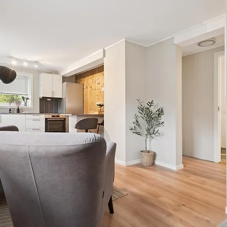 3 Beds - Near Airport - Free Parking - Lägenhet