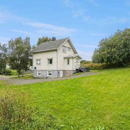 Lägenhet 3 Beds - Near Airport - Free Parking - *
