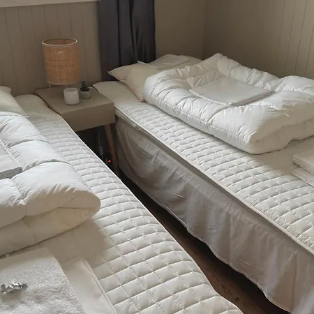 3 Beds - Near Airport - Free Parking - Apartmán