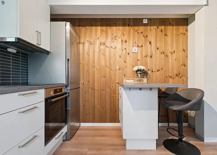 3 Beds - Near Airport - Free Parking - Appartement