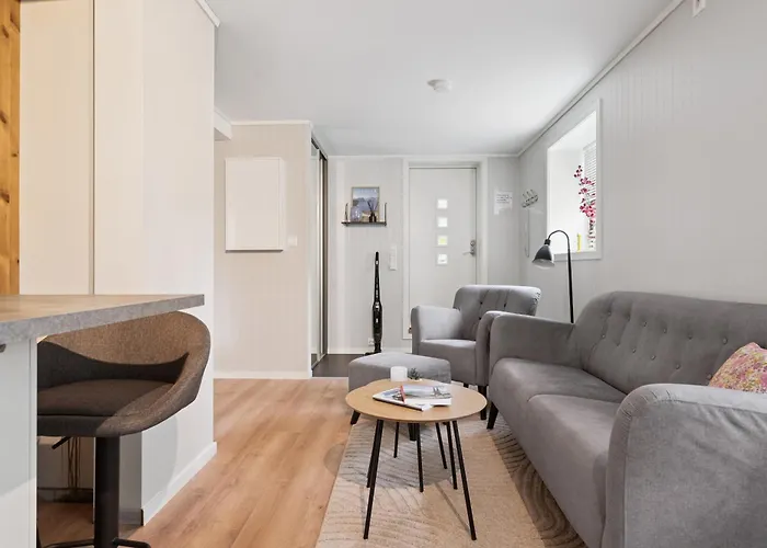 3 Beds - Near Airport - Free Parking - לקנס