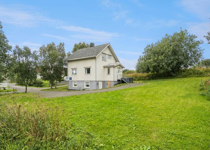 Lägenhet 3 Beds - Near Airport - Free Parking - *