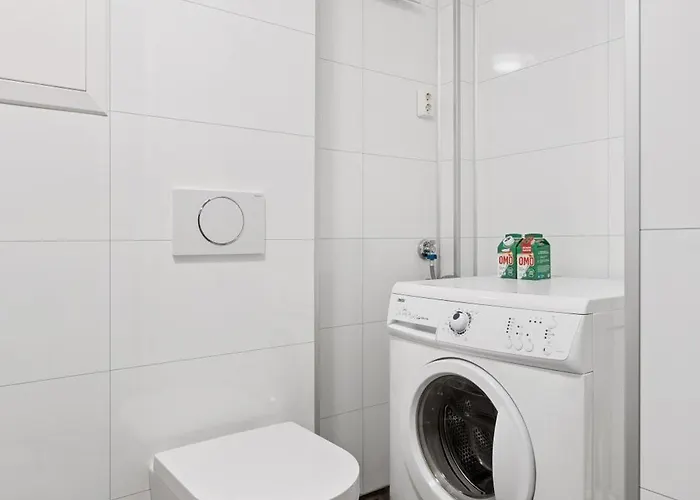 3 Beds - Near Airport - Free Parking - Leilighet