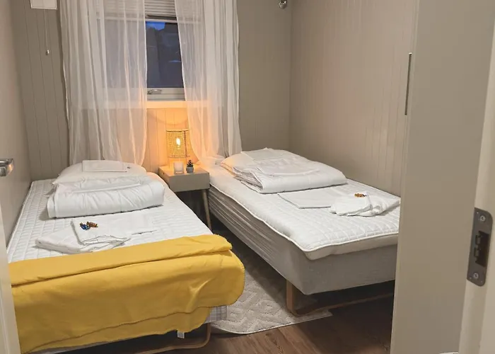 Lägenhet 3 Beds - Near Airport - Free Parking -