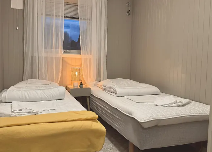 Lägenhet 3 Beds - Near Airport - Free Parking - Leknes