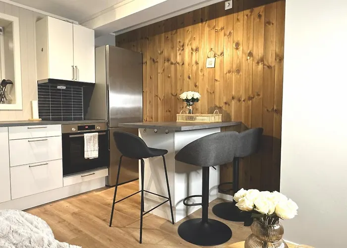 3 Beds - Near Airport - Free Parking - Lägenhet *