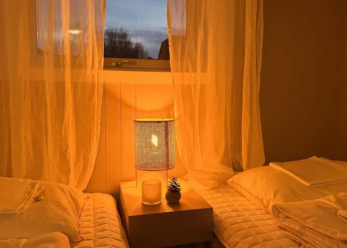 Lägenhet 3 Beds - Near Airport - Free Parking -