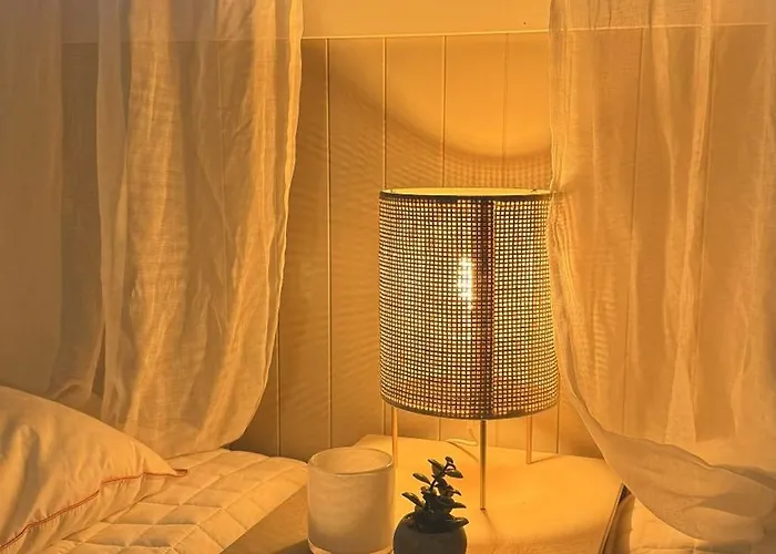 3 Beds - Near Airport - Free Parking - * Leknes