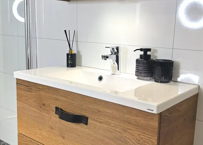 3 Beds - Near Airport - Free Parking - Appartement *