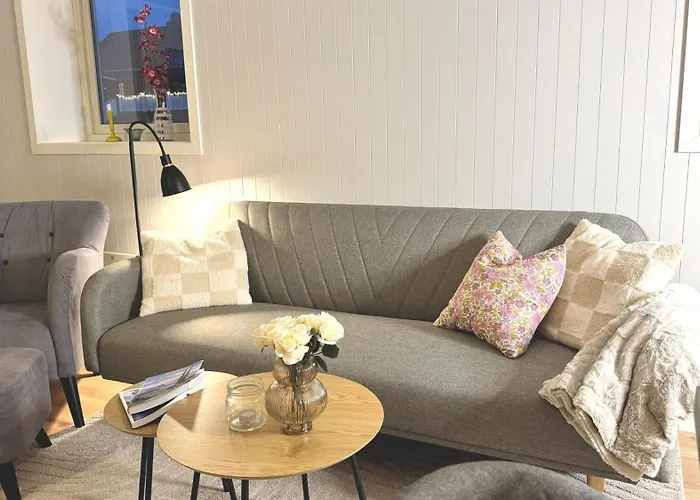 3 Beds - Near Airport - Free Parking - Lägenhet *