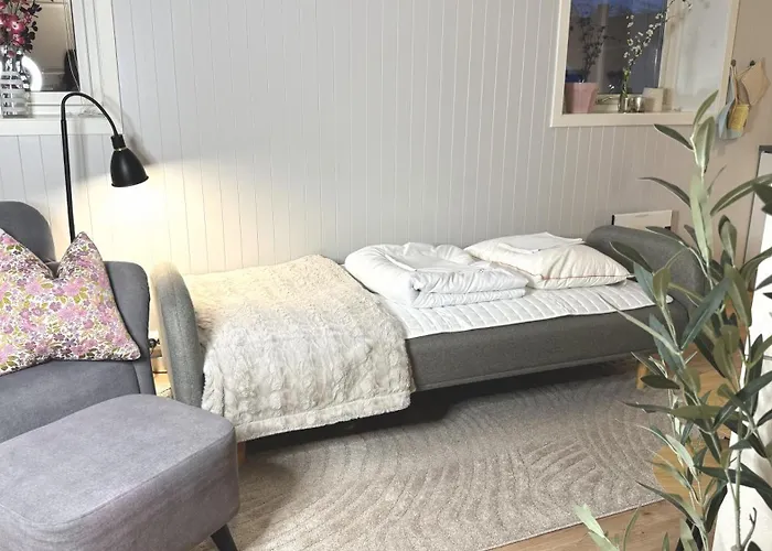 Lägenhet 3 Beds - Near Airport - Free Parking - *
