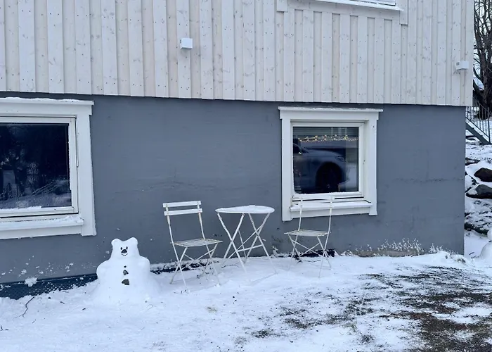 Lägenhet 3 Beds - Near Airport - Free Parking -