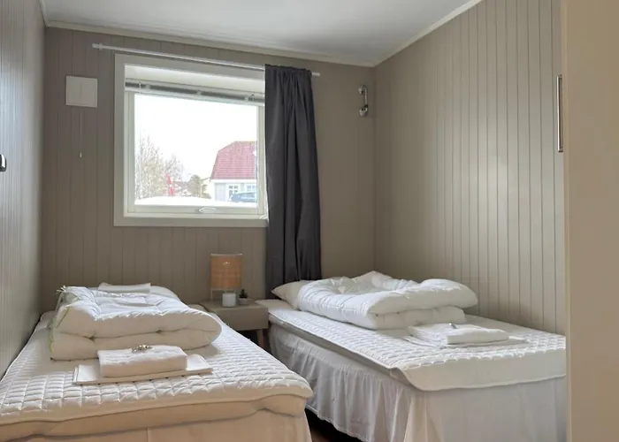 3 Beds - Near Airport - Free Parking - アパート レクネス