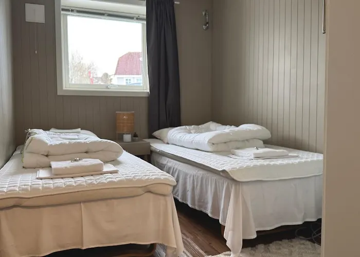 דירה 3 Beds - Near Airport - Free Parking -