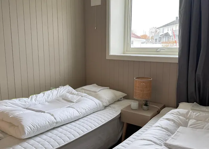 דירה 3 Beds - Near Airport - Free Parking -